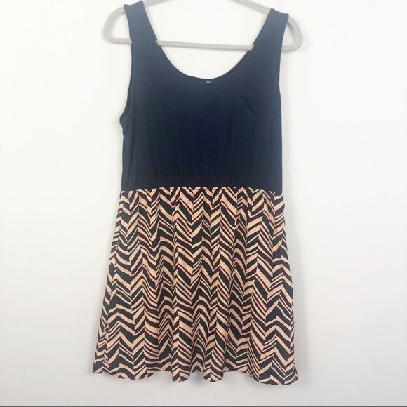 CHARMING CHARLIE | Navy Blue & Peach Chevron Print Mini Dress Women’s Size Large - Picture 1 of 7